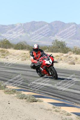 media/Dec-04-2025-Racers Edge (Thu) [[5ebc9f124d]]/3-B Group/3-Session 2 (Turn 7 Inside)/